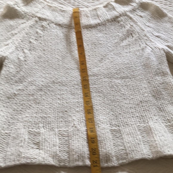 White pullover - Picture 4 of 9